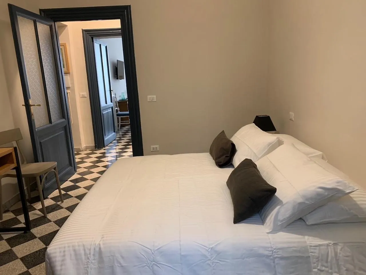 Santa Monica Apartment Rome